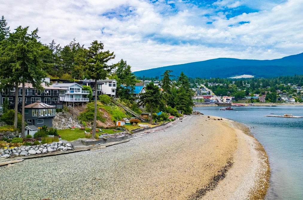 354 AVALON DRIVE, Gibsons BC V0N 1V8, Gibsons BC — Residential for Sale — Photo 9 of 39