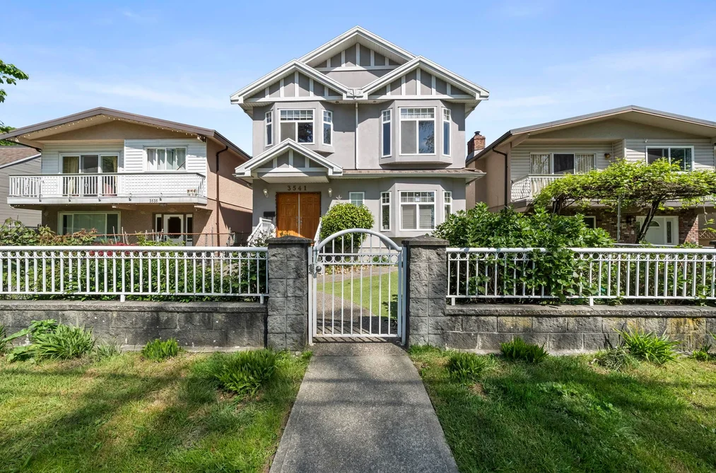House for sale at 3541 Adanac Street Vancouver British Columbia - MLS: R3125293