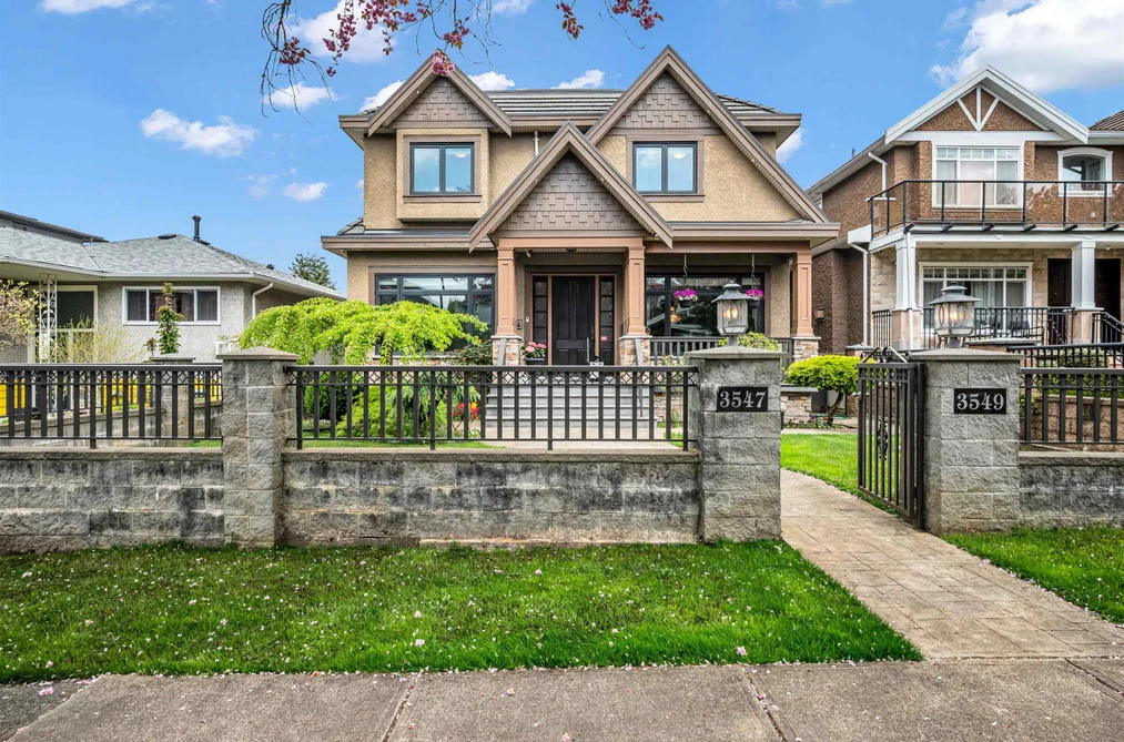 House for sale at 3549 E 46th Avenue Vancouver British Columbia - MLS: R3115210