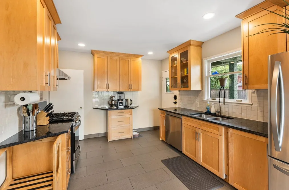 355 SHERBROOKE STREET, New Westminster BC V3L 3M8, New Westminster BC — Residential for Sale — Photo 7 of 32