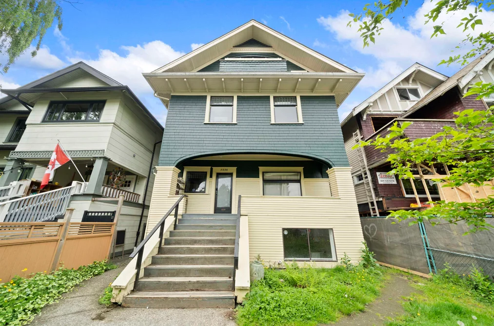 House for sale at 3550 W 1st Avenue Vancouver British Columbia - MLS: R3098348