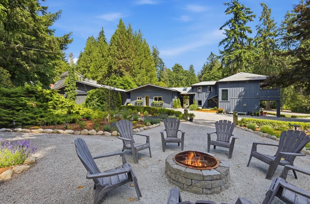 House for sale at 3552 Beach Avenue Roberts Creek British Columbia - MLS: R3140809