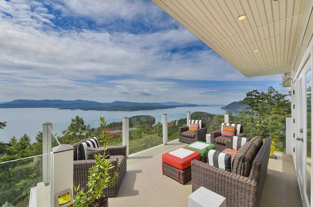 House for sale at 356 East West Road Mayne Island British Columbia - MLS: R3106463