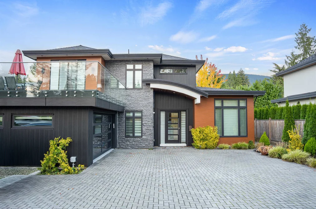 3560 Highland Boulevard, North Vancouver, BC - MLS: R3179688 - Photo 2 3560 Highland Boulevard, North Vancouver, BC - MLS: R3179688 - Photo 2