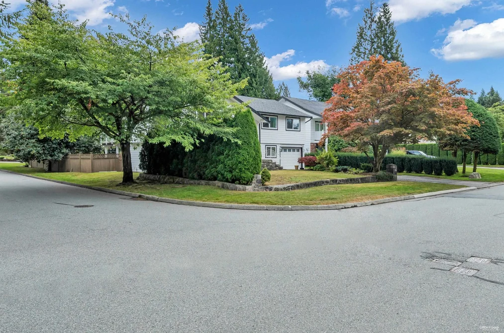 3566 REGENT AVENUE, North Vancouver BC V7N 2B9, North Vancouver BC — Residential for Sale - Photo 2
