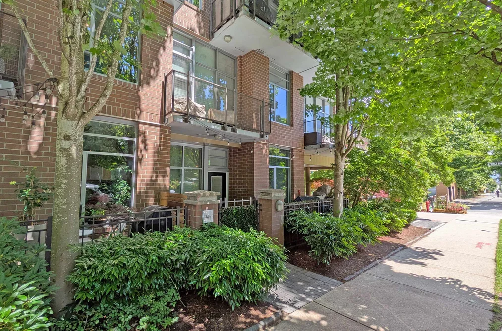 Townhouse for sale at 357 E 11th Avenue Vancouver British Columbia - MLS: R3135820