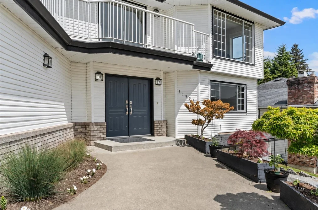 35835 HEATHERSTONE PLACE, Abbotsford BC V3G 1E6, Abbotsford BC — Residential for Sale - Photo 2