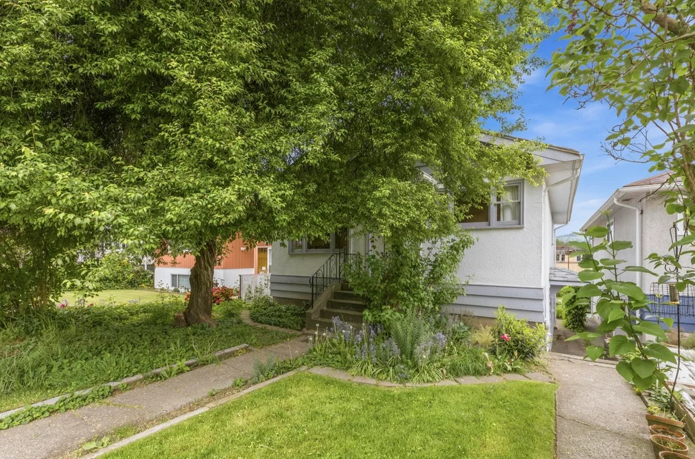 36 WARWICK AVENUE, Burnaby BC V5B 3X3, Burnaby BC — Residential for Sale - Photo 2