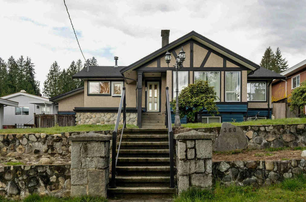 House for sale at 360 Seaforth Crescent Coquitlam British Columbia - MLS: R3105658