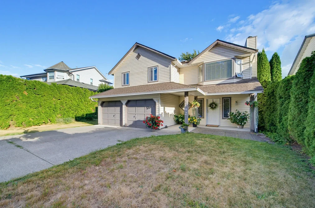36042 Southridge Place, Abbotsford, BC - MLS: R3168829 - Photo 2 36042 Southridge Place, Abbotsford, BC - MLS: R3168829 - Photo 2