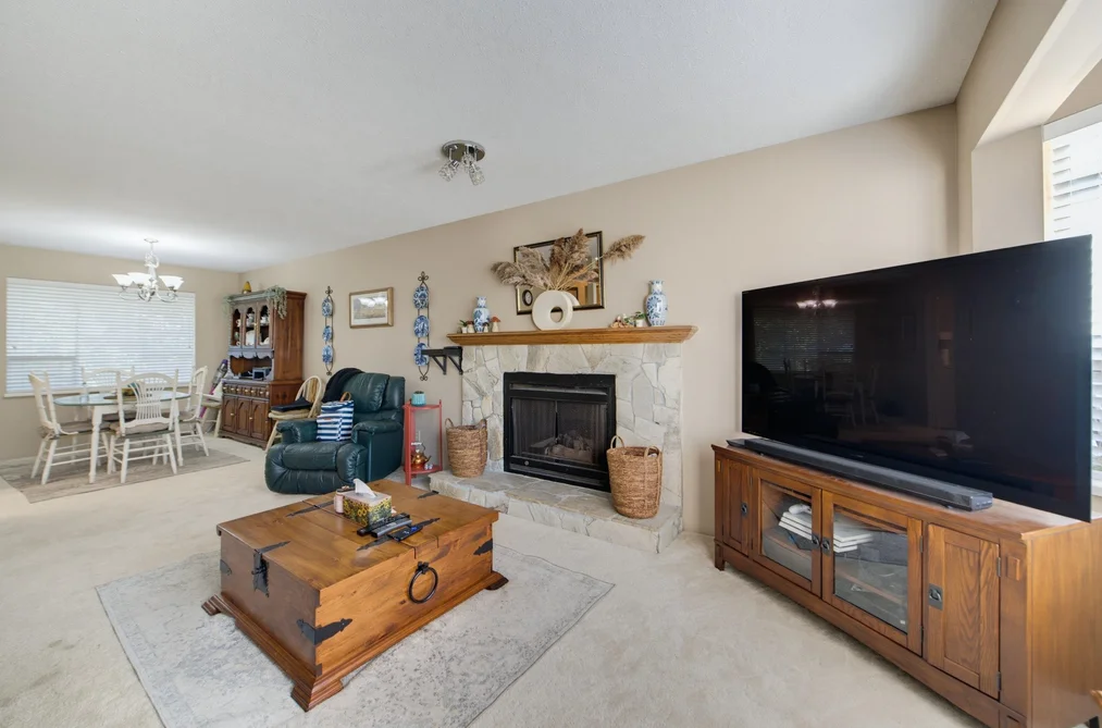 36042 Southridge Place, Abbotsford, BC - MLS: R3168829 - Photo 6 36042 Southridge Place, Abbotsford, BC - MLS: R3168829 - Photo 6