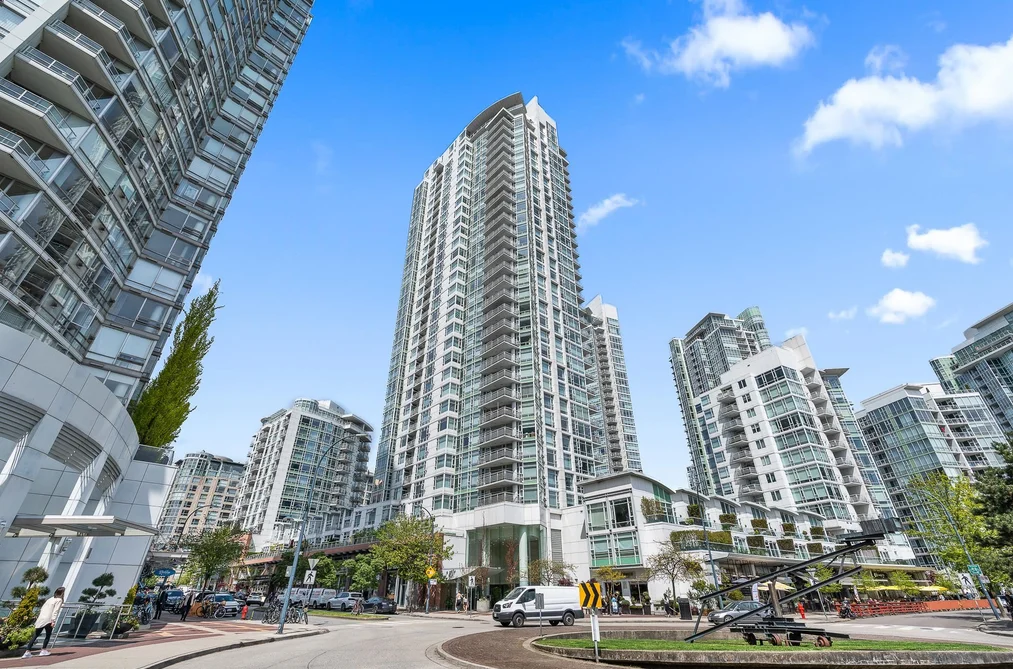 Condo for sale at 3605 1199 Marinaside Crescent Vancouver British Columbia - MLS: R3118811