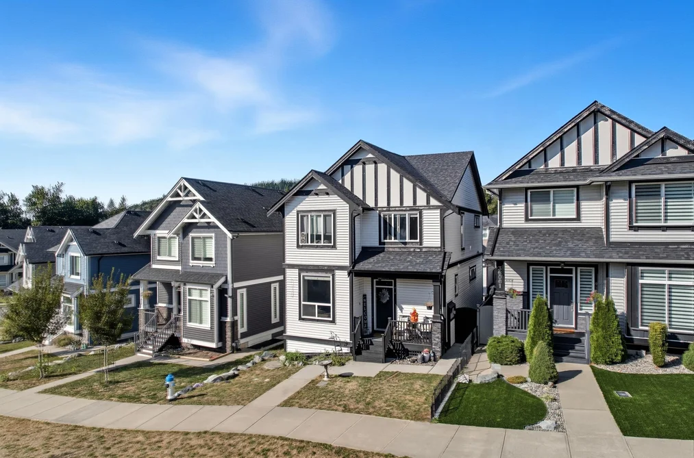 36051 EMILY CARR GREEN, Abbotsford BC V3G 0G1, Abbotsford BC — Residential for Sale - Photo 2