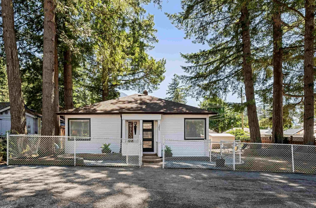 House for sale at 361 Pine Street Cultus Lake British Columbia - MLS: R3138582