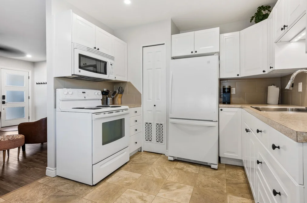 361 PINE STREET, Cultus Lake, BC — Residential for Sale — Photo 13 of 30