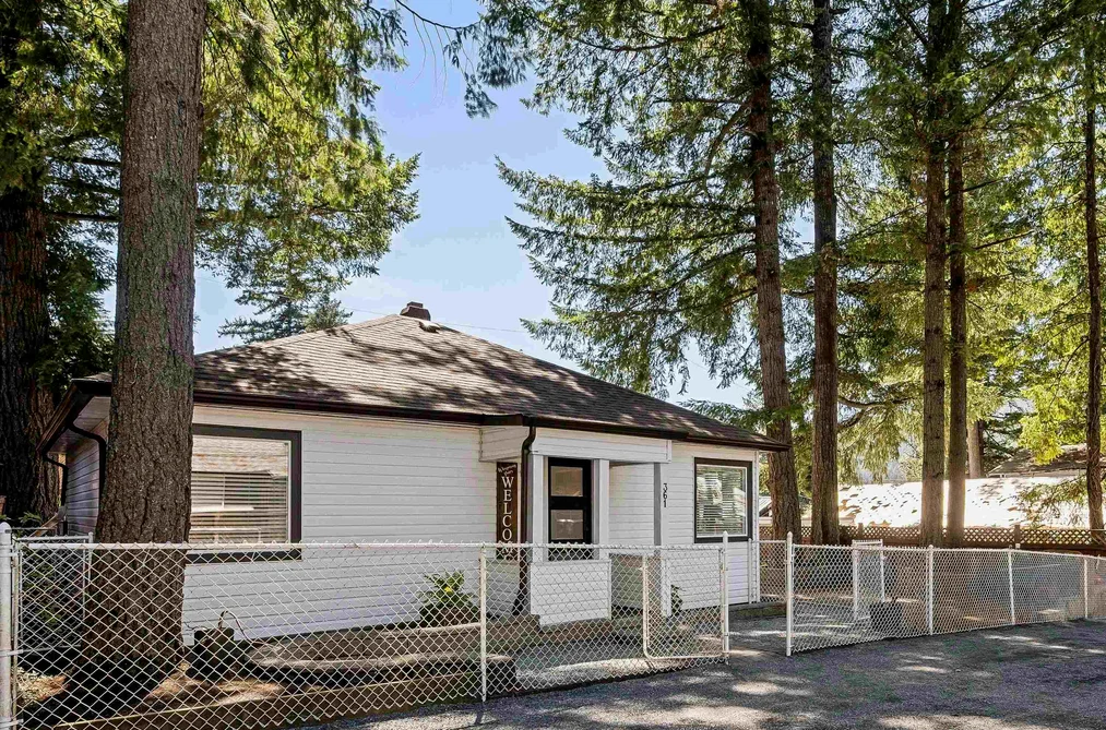361 PINE STREET, Cultus Lake, BC — Residential for Sale - Photo 2