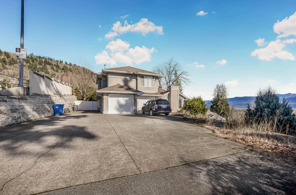 36111 SPYGLASS LANE, Abbotsford BC V3G 2W7, Abbotsford BC — Residential for Sale - Photo 2
