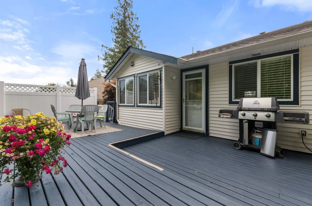 36135 MARSHALL ROAD, Abbotsford BC V3G 2W9, Abbotsford BC — Residential for Sale - Photo 2