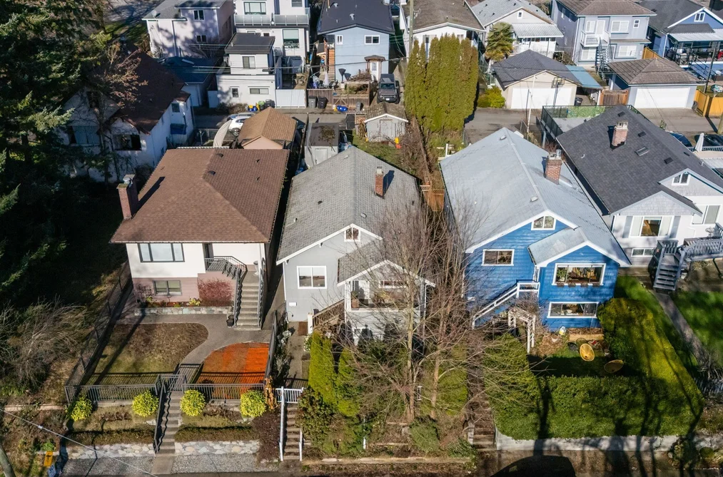 3617 ADANAC STREET, Vancouver BC V5K 2P7, Vancouver BC — Residential for Sale - Photo 2