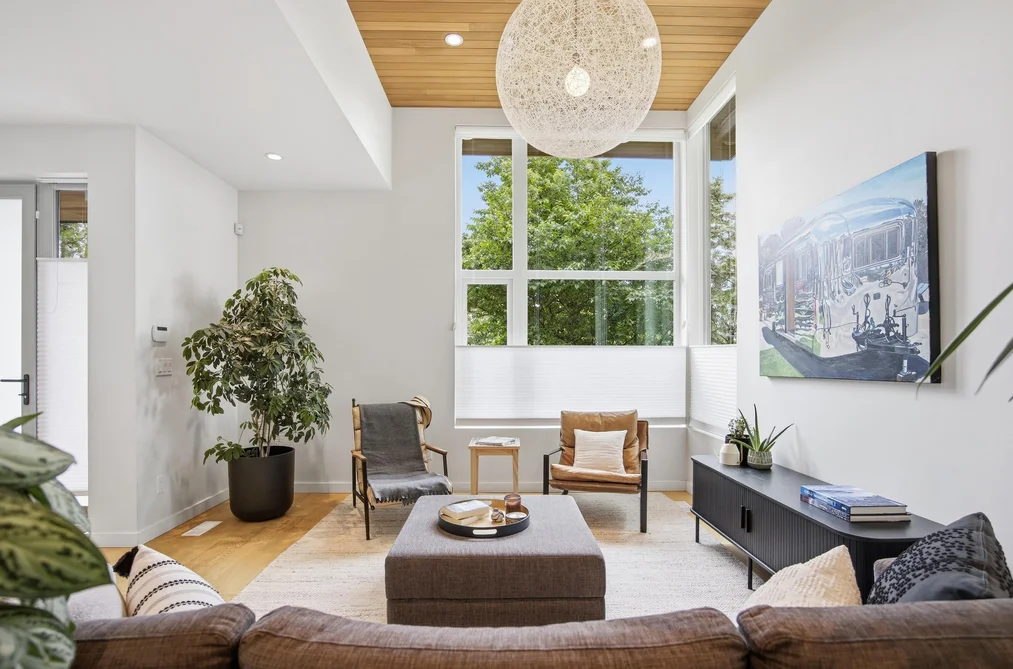 364 W 15TH STREET, North Vancouver BC V7M 1S5, North Vancouver BC — Residential for Sale - Photo 2