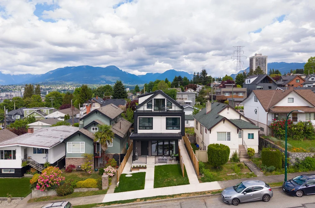 Half Duplex for sale at 1 3645 Dundas Street Vancouver British Columbia - MLS: R3122098