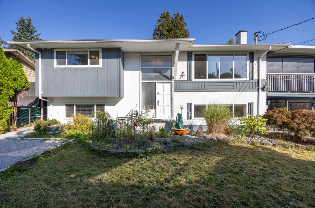House for sale at 3648 Vincent Street Port Coquitlam British Columbia - MLS: R3143533