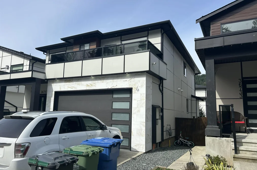 36727 DIANNE BROOK AVENUE, Abbotsford BC V3G 0H4, Abbotsford BC — Residential for Sale - Photo 2