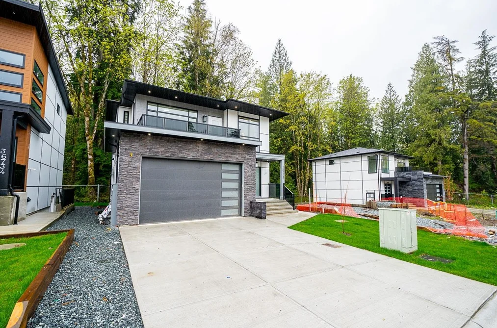 36728 DIANNE BROOK AVENUE, Abbotsford BC V3G 0H4, Abbotsford BC — Residential for Sale - Photo 2