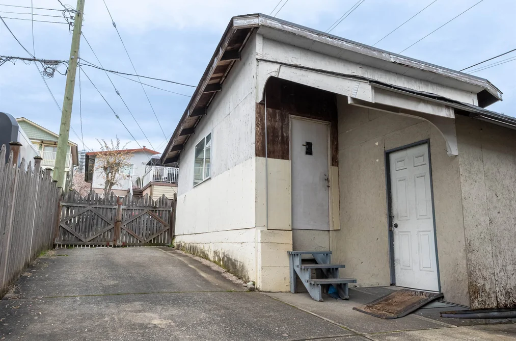 3681 ADANAC STREET, Vancouver BC V5K 2P7, Vancouver BC — Residential for Sale - Photo 3