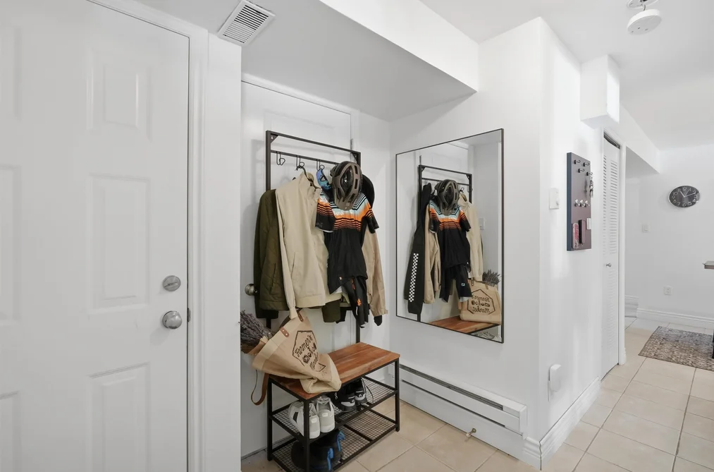 3693 REGENT AVENUE, North Vancouver BC V7N 2C3, North Vancouver BC — Residential for Sale — Photo 4 of 40