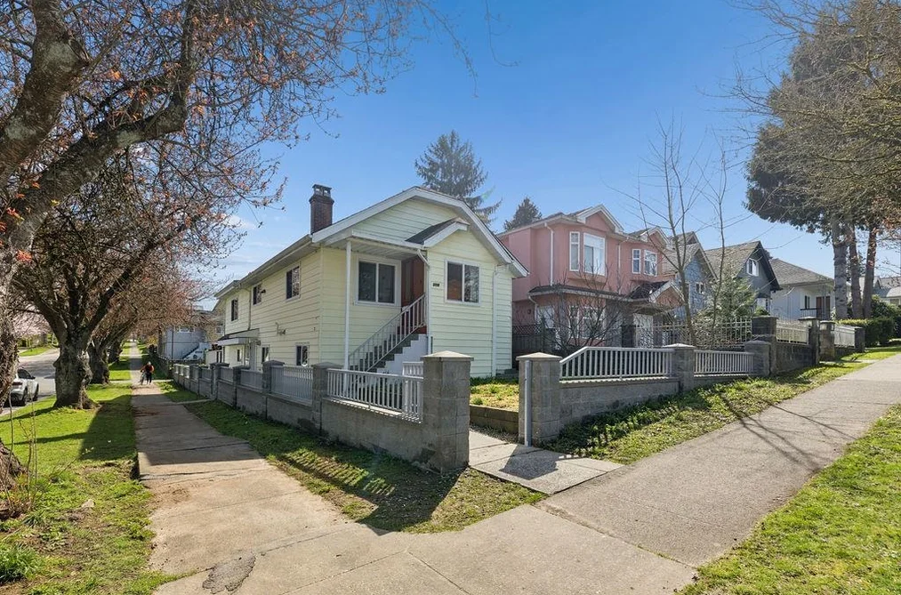 House for sale at 3708 Dumfries Street Vancouver British Columbia - MLS: R3109429