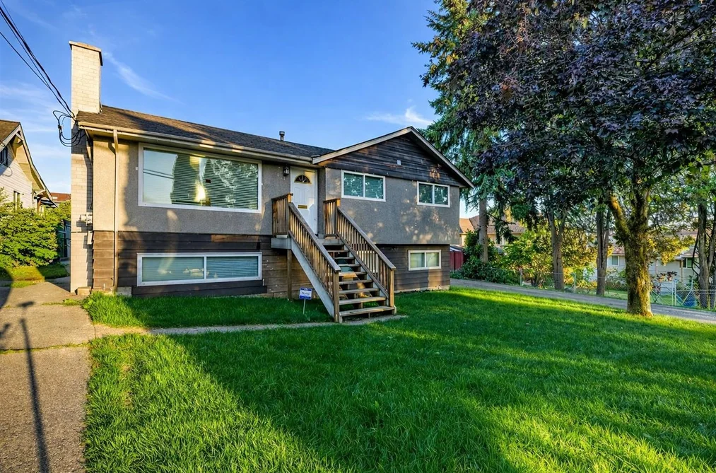 House for sale at 371 Blue Mountain Street Coquitlam British Columbia - MLS: R3079964