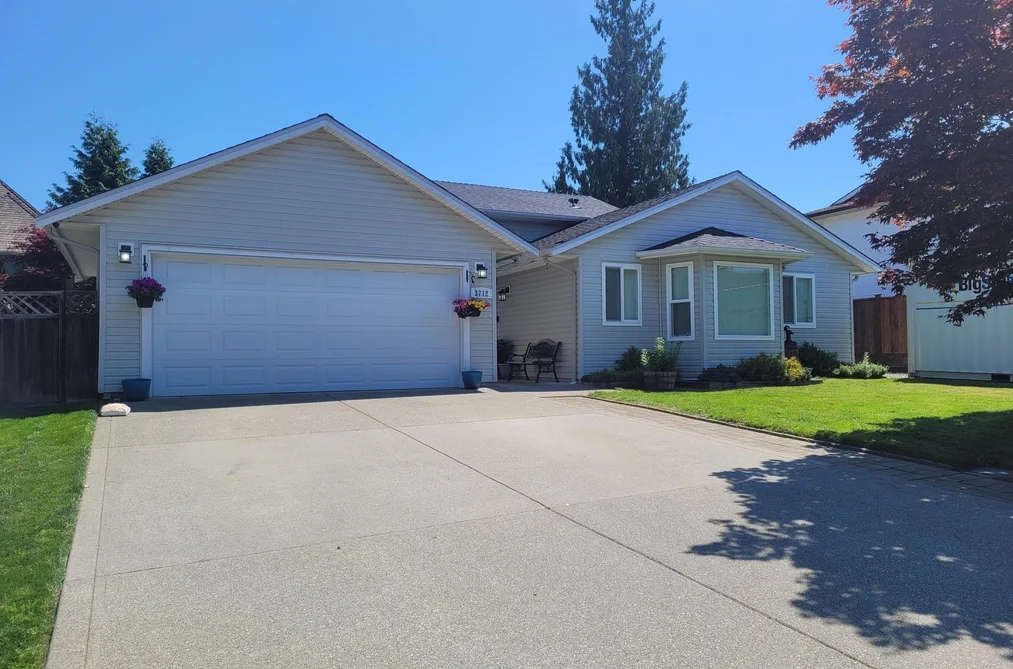 House for sale at 3712 Dunsmuir Way Abbotsford British Columbia - MLS: R3128675