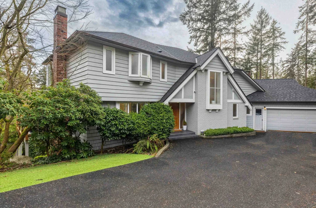 House for sale at 3714 Southridge Place West Vancouver British Columbia - MLS: R3104914