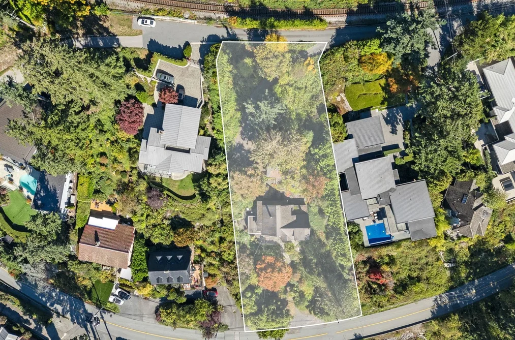 3721 SUNSET LANE, West Vancouver BC V7V 1N3, West Vancouver BC — Residential for Sale - Photo 2