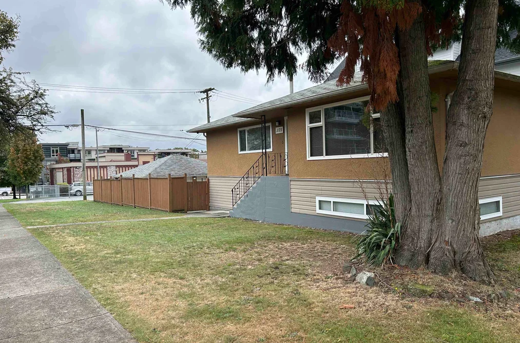 375 SKEENA STREET, Vancouver BC V5K 4N9, Vancouver BC — Residential for Sale - Photo 2
