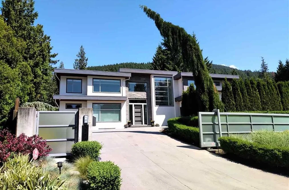 House for sale at 3771 Southridge Avenue West Vancouver British Columbia - MLS: R2993029