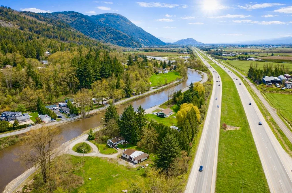 37795 NORTH PARALLEL ROAD, Abbotsford BC V3G 2K1, Abbotsford BC — Residential for Sale - Photo 2