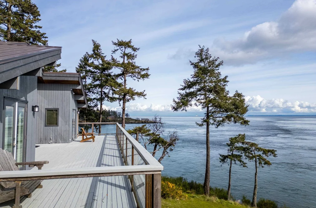 House for sale at 379 Ann Point Road Galiano Island British Columbia - MLS: R3106954