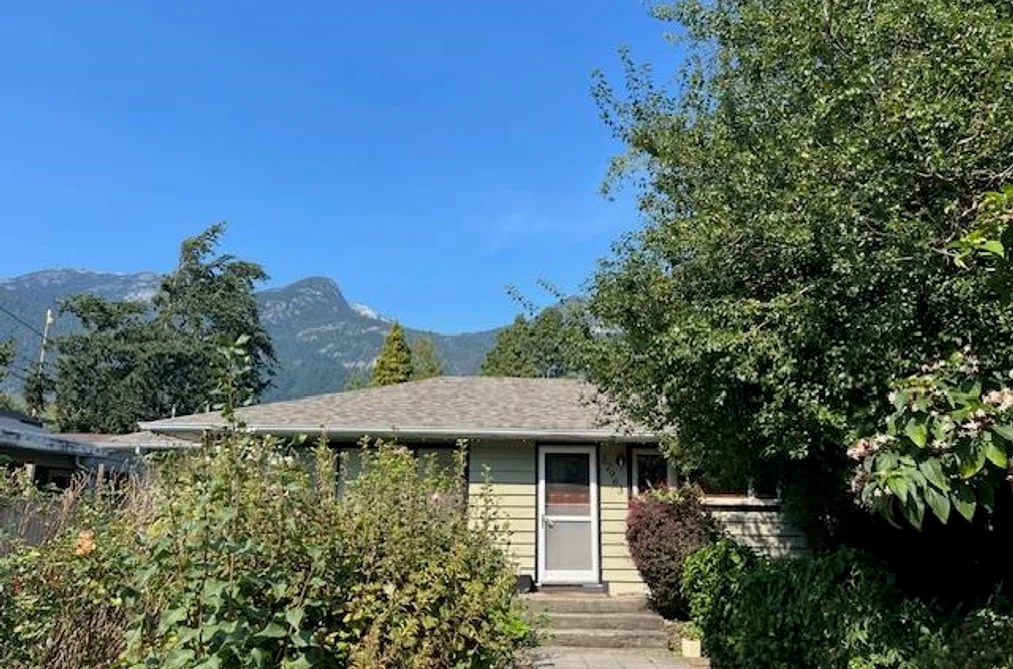 House for sale at 37963 Fourth Avenue Squamish British Columbia - MLS: R3086285