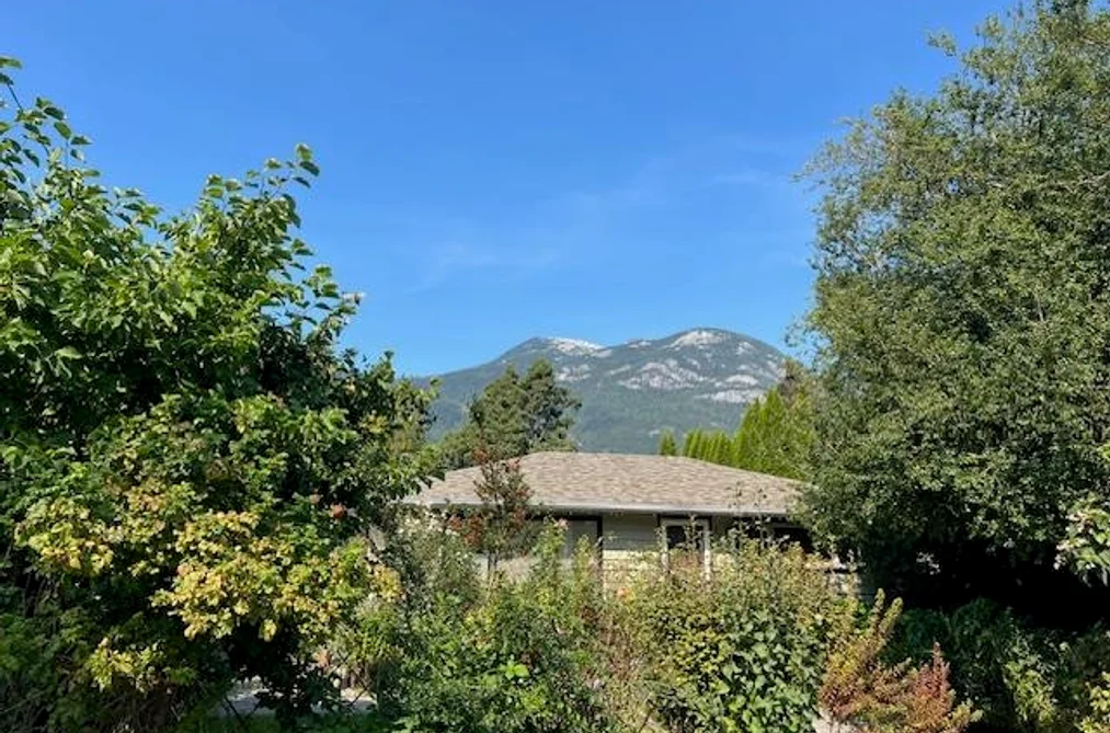 37963 FOURTH AVENUE, Squamish BC V8B 0B7, Squamish BC — Residential for Sale - Photo 2