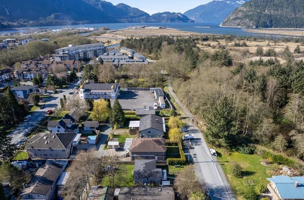 37986 SIXTH AVENUE, Squamish BC V8B 0A4, Squamish BC — Residential for Sale - Photo 3