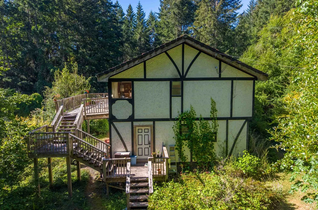 House for sale at 380 S Warbler Road Galiano Island British Columbia - MLS: R3133812