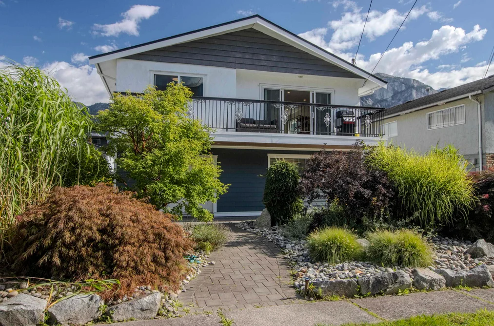 House for sale at 38012 Fifth Avenue Squamish British Columbia - MLS: R3169475