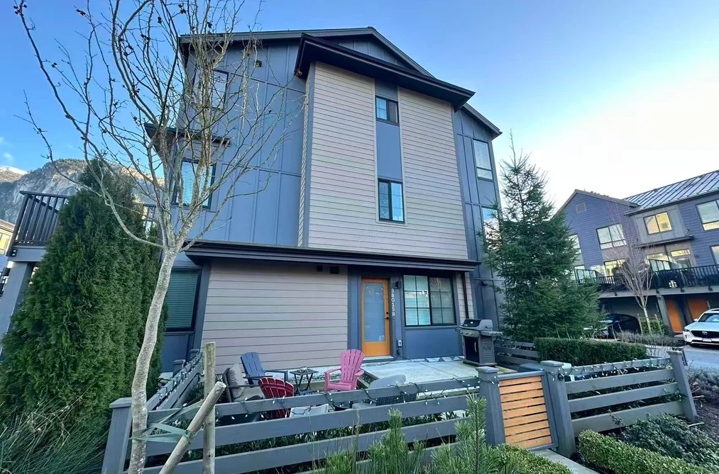 38015 FAIRWATER PLACE, Squamish BC V8B 2A1, Squamish BC — Residential for Sale - Photo 2