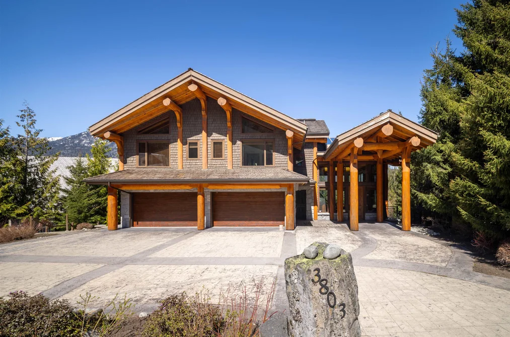 House for sale at 3803 Sunridge Place Whistler British Columbia - MLS: R3116508