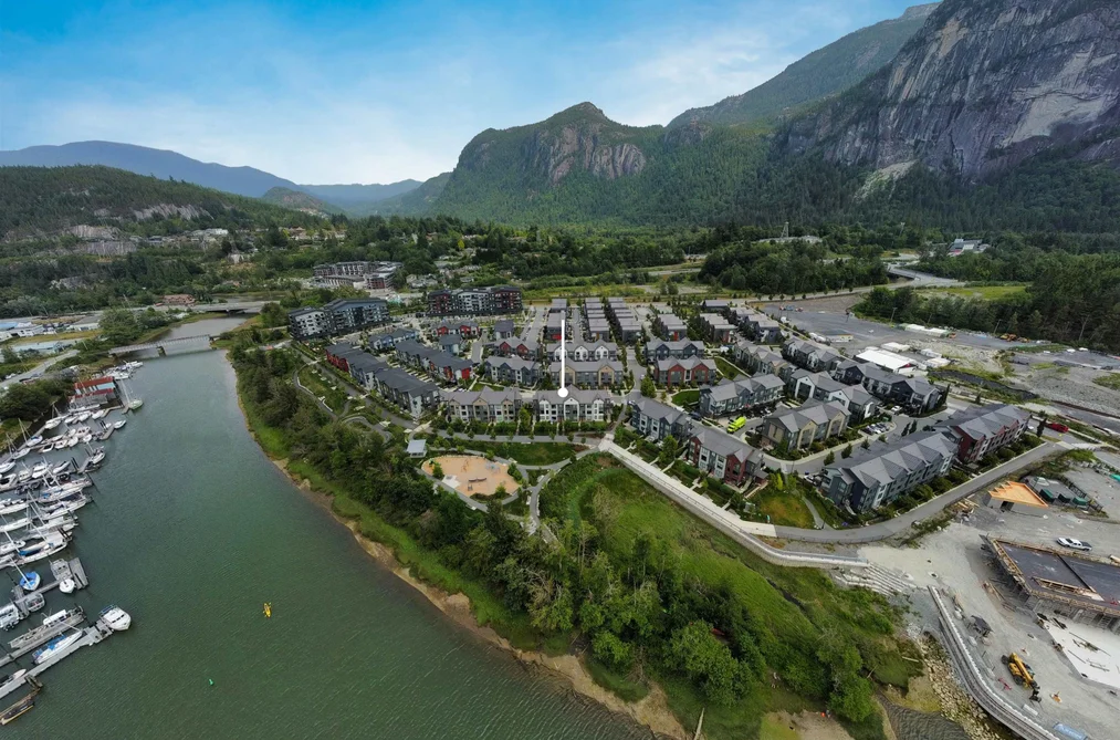 38043 HELM WAY, Squamish BC V8B 1E6, Squamish BC — Residential for Sale - Photo 2