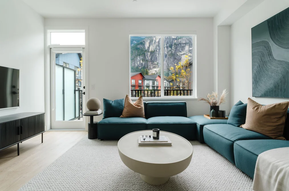 38065 HELM WAY, Squamish BC V8B 1E6, Squamish BC — Residential for Sale - Photo 2