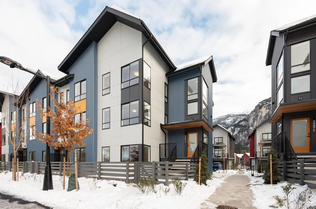38073 HELM WAY, Squamish BC V8B 1A8, Squamish BC — Residential for Sale - Photo 2
