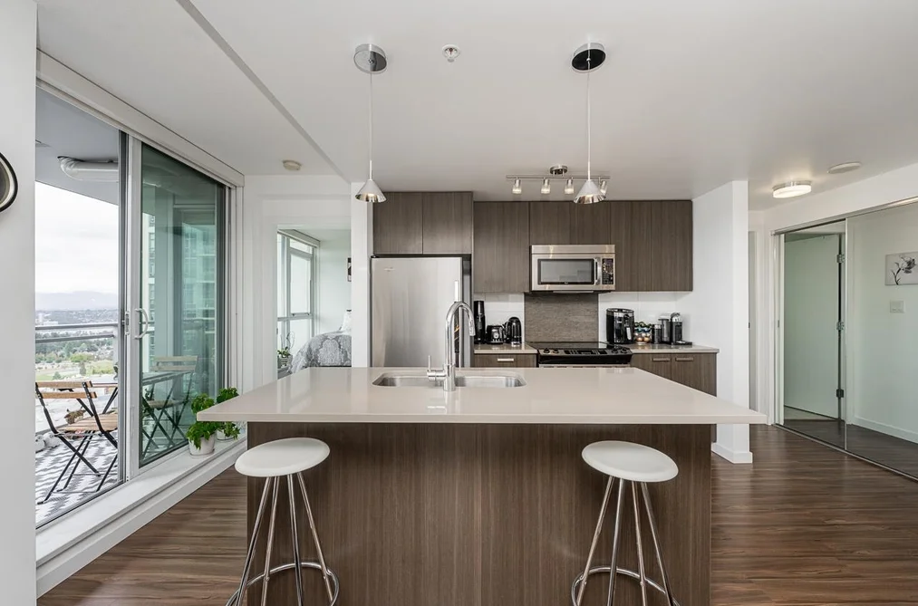 3809-13325 102A Avenue, Surrey, BC - Condo for Sale - Photo 10 of 40 3809-13325 102A Avenue, Surrey, BC - Condo for Sale - Photo 10 of 40